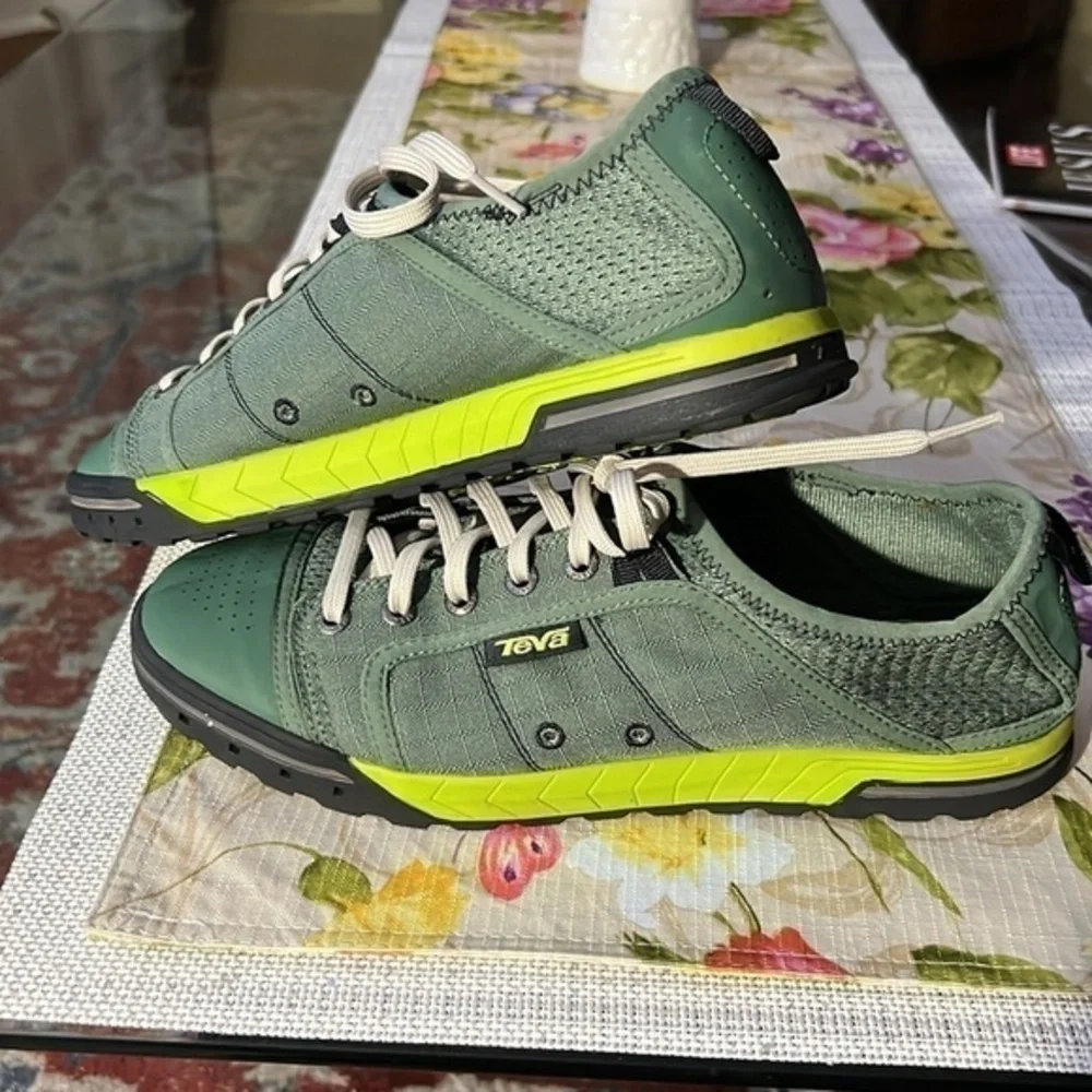 Teva SIZE 9,  S/N 1000225 green lace up shoes.